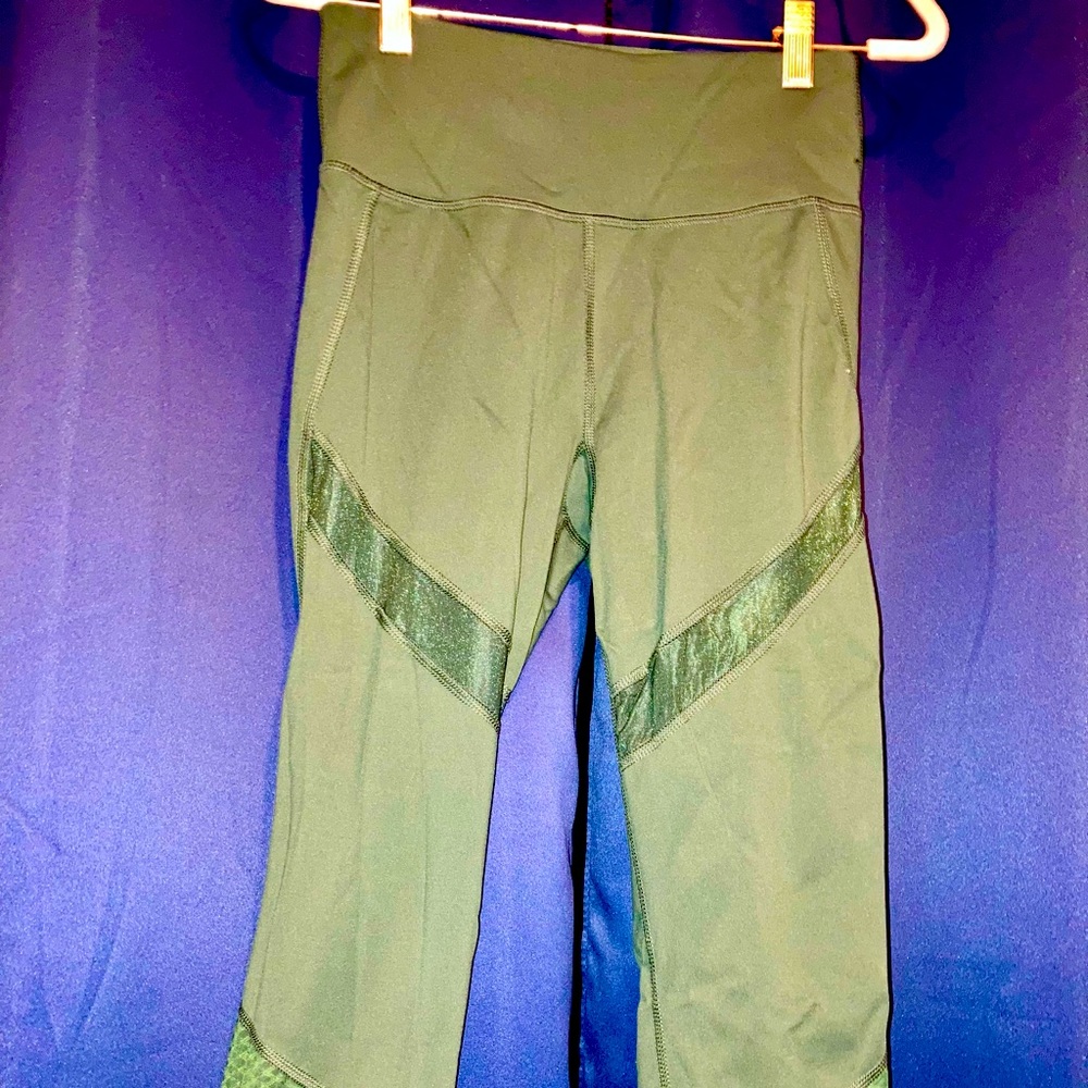 Fitted workout leggings